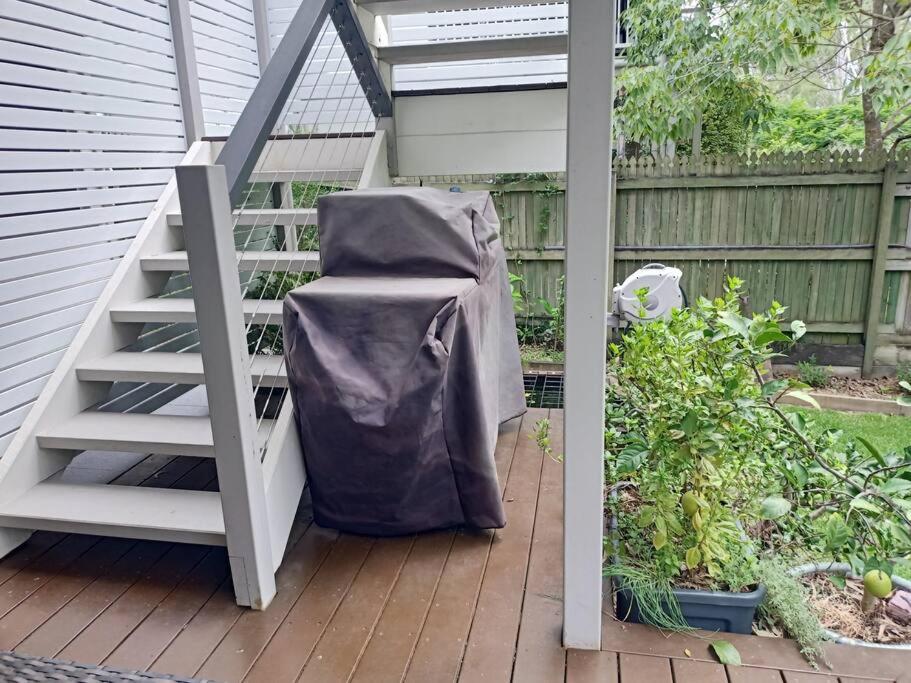 Adorable Private 2 bedroom Guest Suite + pool
