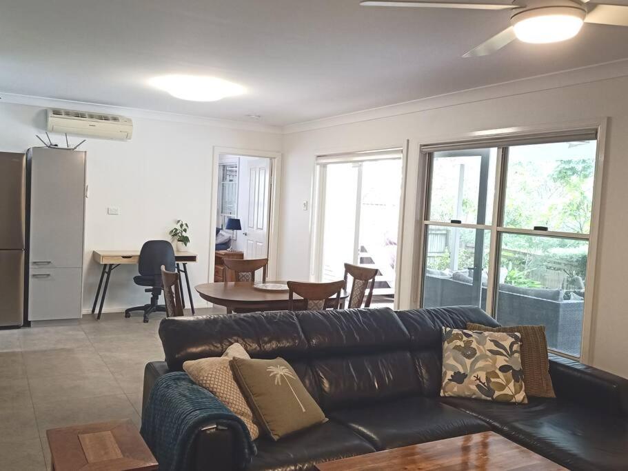Adorable Private 2 bedroom Guest Suite + pool