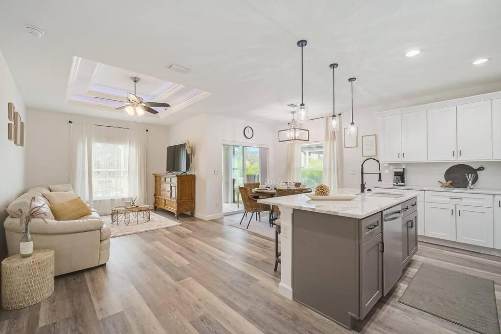 Sunny Coastal,3 BD, 2 BA, King Master Suite, Close to Ocean, Golfing , Fishing view 3