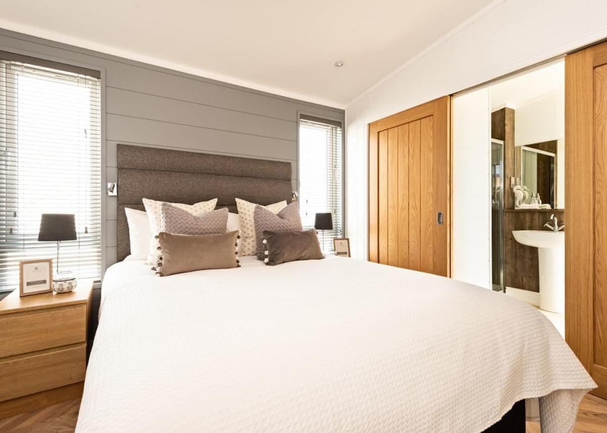 Midsomer Lodges