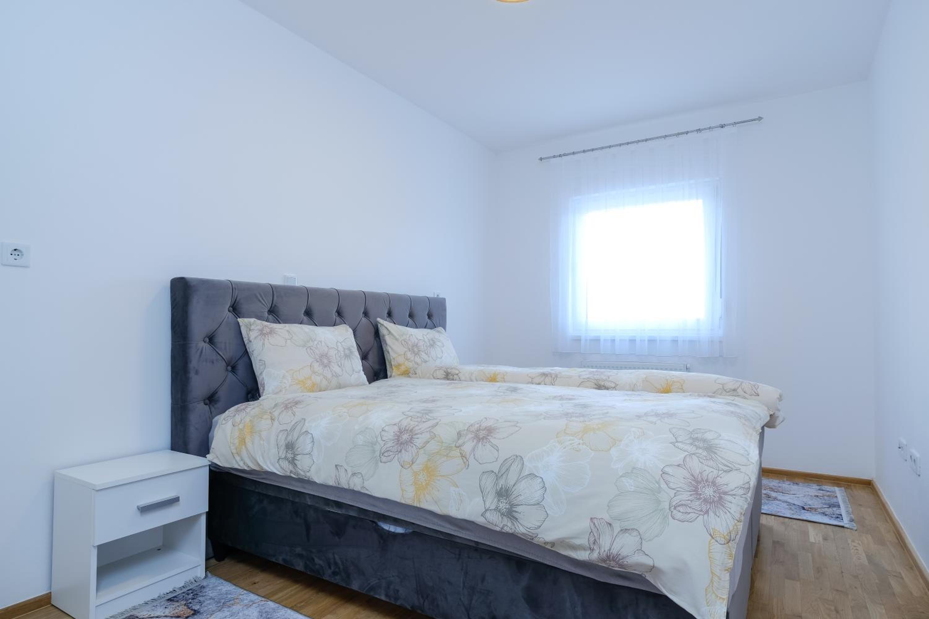 Sara Apartments