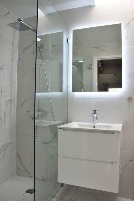 Amazing 2-Bedroom Townhouse near Eagle Beach