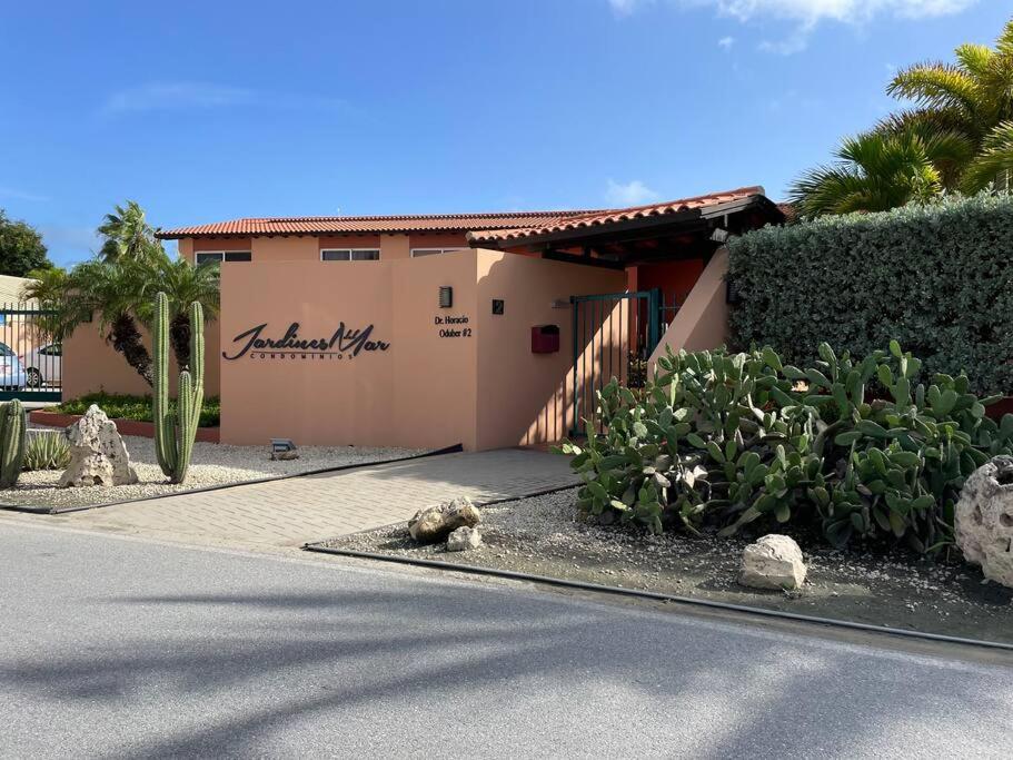 Amazing 2-Bedroom Townhouse near Eagle Beach