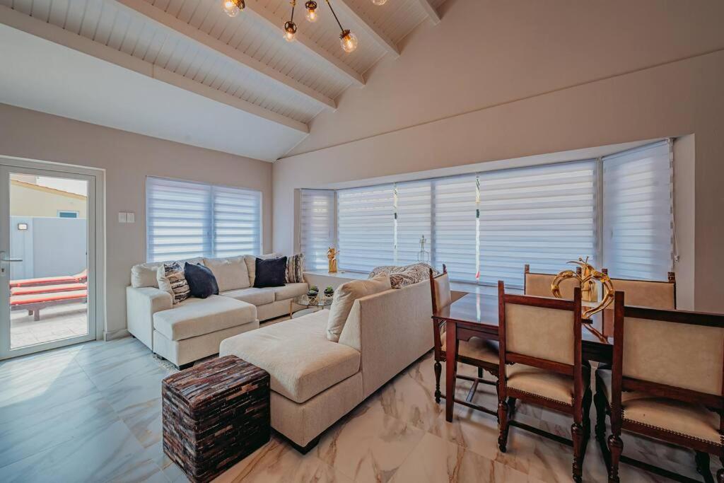 Villa de Leon suitable for 14 persons. 5 bedrooms 5 bathrooms