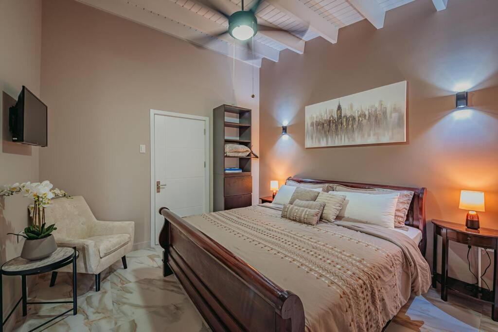 Villa de Leon suitable for 14 persons. 5 bedrooms 5 bathrooms