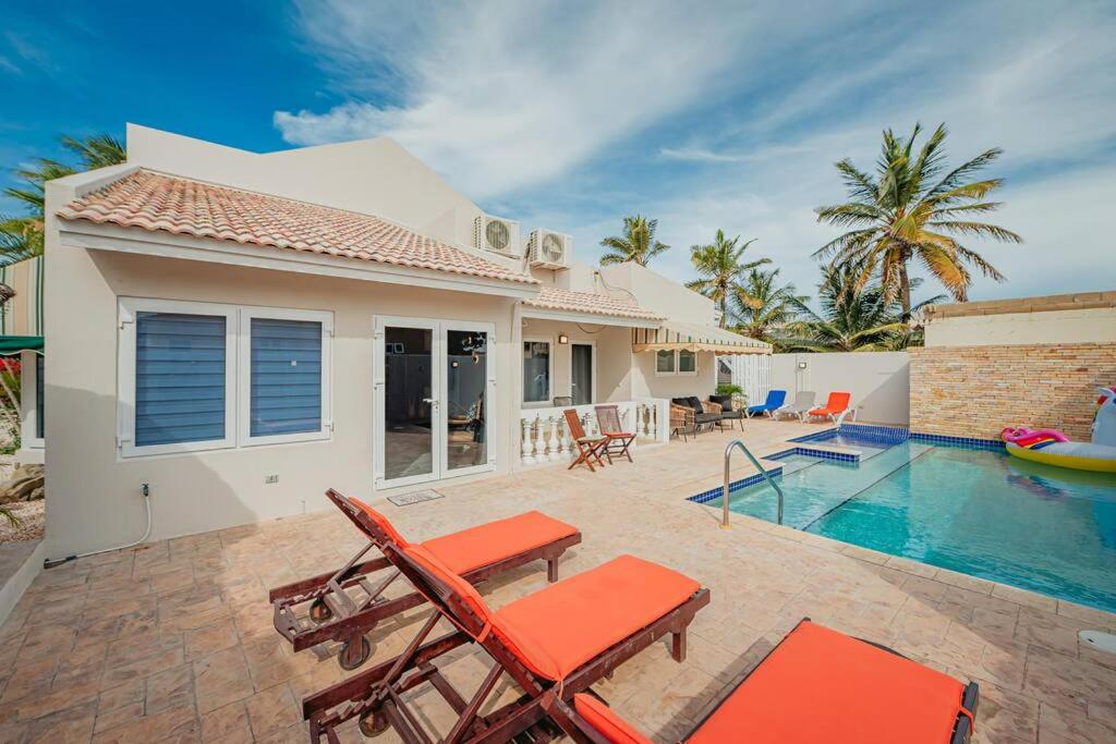 Villa de Leon suitable for 14 persons. 5 bedrooms 5 bathrooms