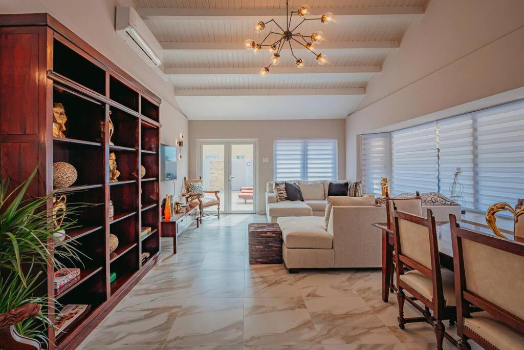 Villa de Leon suitable for 14 persons. 5 bedrooms 5 bathrooms