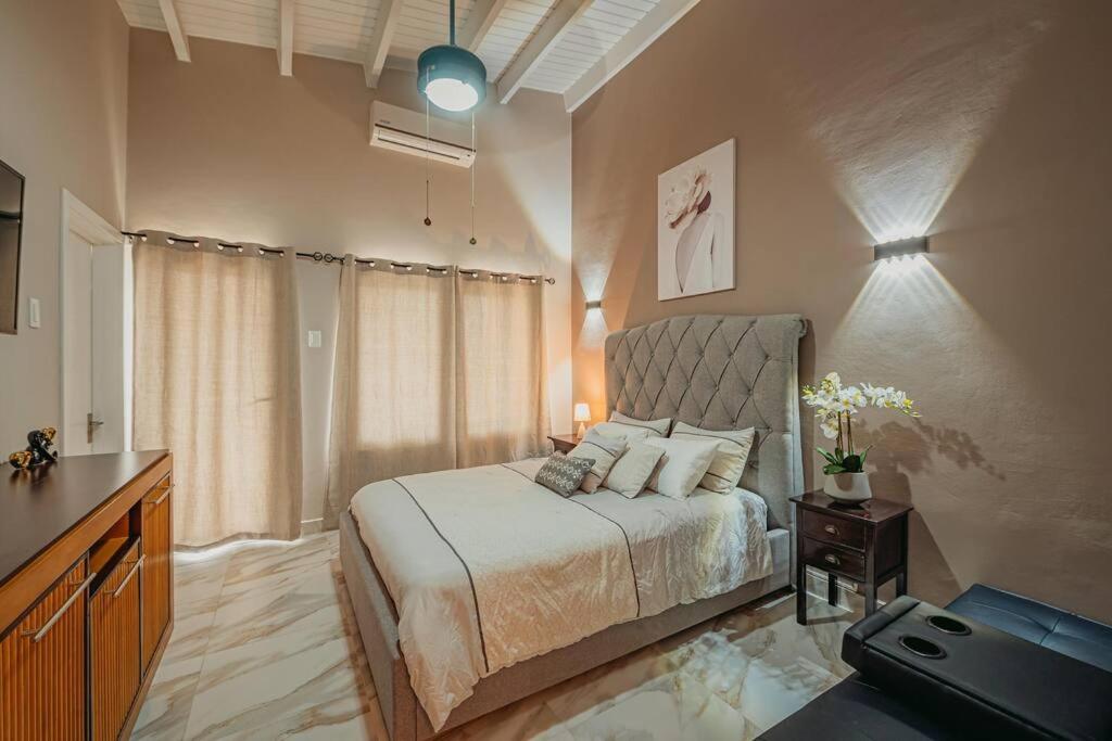 Villa de Leon suitable for 14 persons. 5 bedrooms 5 bathrooms