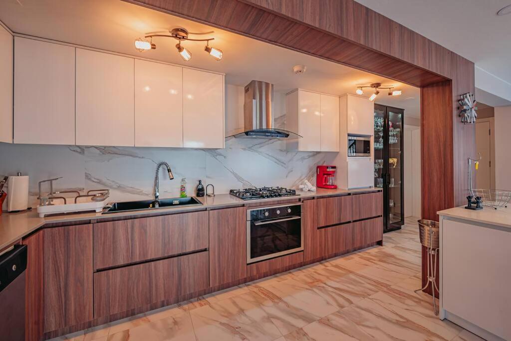 Villa de Leon suitable for 14 persons. 5 bedrooms 5 bathrooms
