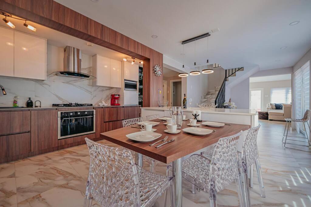 Villa de Leon suitable for 14 persons. 5 bedrooms 5 bathrooms