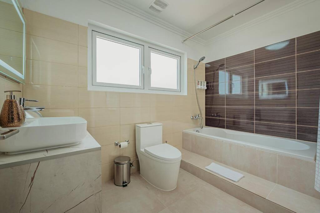 Villa de Leon suitable for 14 persons. 5 bedrooms 5 bathrooms