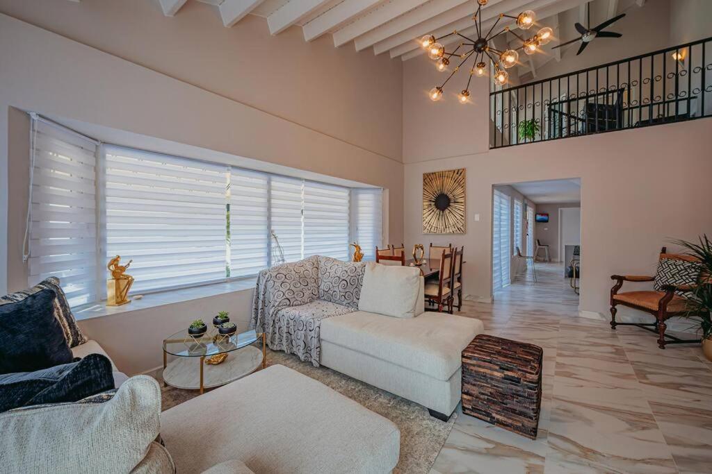 Villa de Leon suitable for 14 persons. 5 bedrooms 5 bathrooms