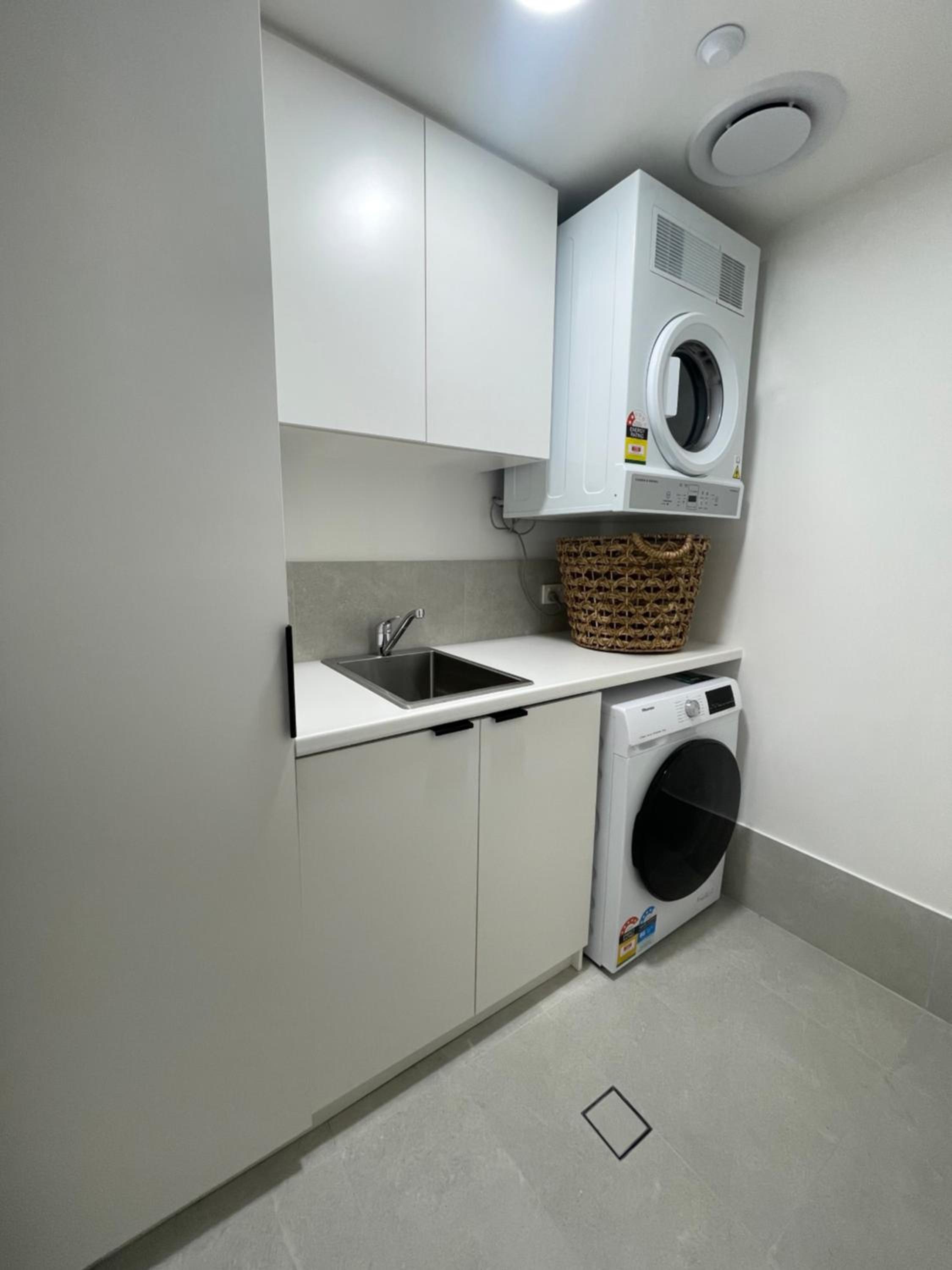 Little Lane Apartments Comfortable, Chic New Apartment in Heart Of Fremantle Features Large balcony & Free car bay
