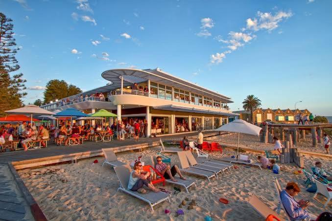 Little Lane Apartments Comfortable, Chic New Apartment in Heart Of Fremantle Features Large balcony & Free car bay