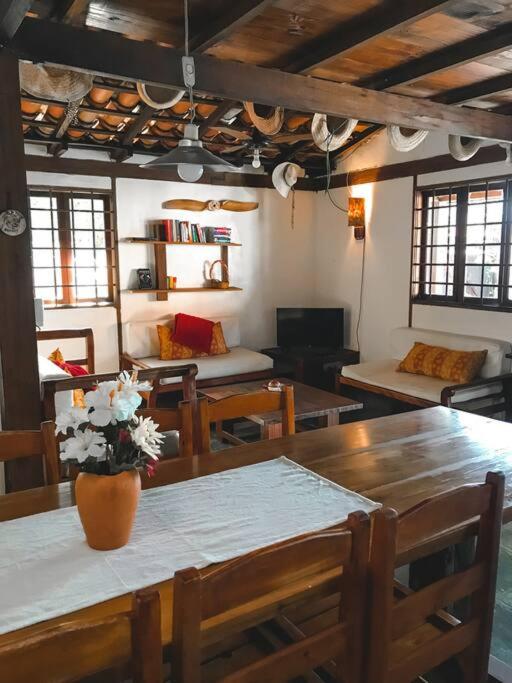 Casa grande,3 min a pé do Centro, grupos, familias