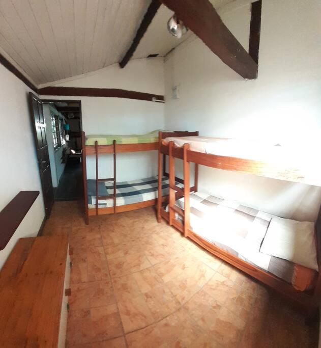Casa grande,3 min a pé do Centro, grupos, familias
