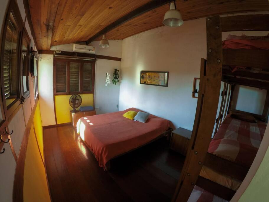 Casa grande,3 min a pé do Centro, grupos, familias