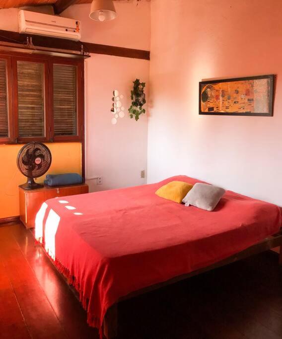 Casa grande,3 min a pé do Centro, grupos, familias