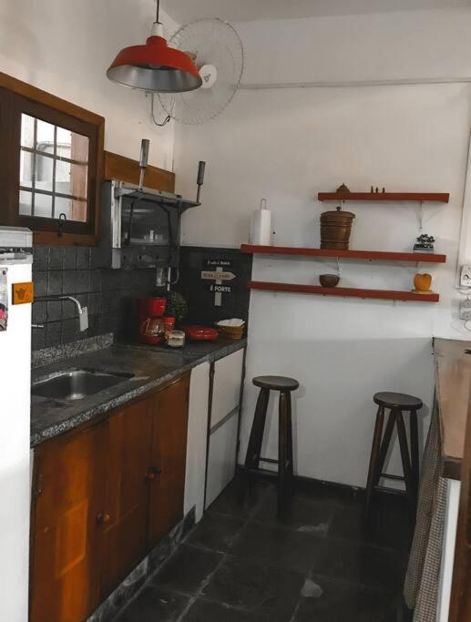 Casa grande,3 min a pé do Centro, grupos, familias