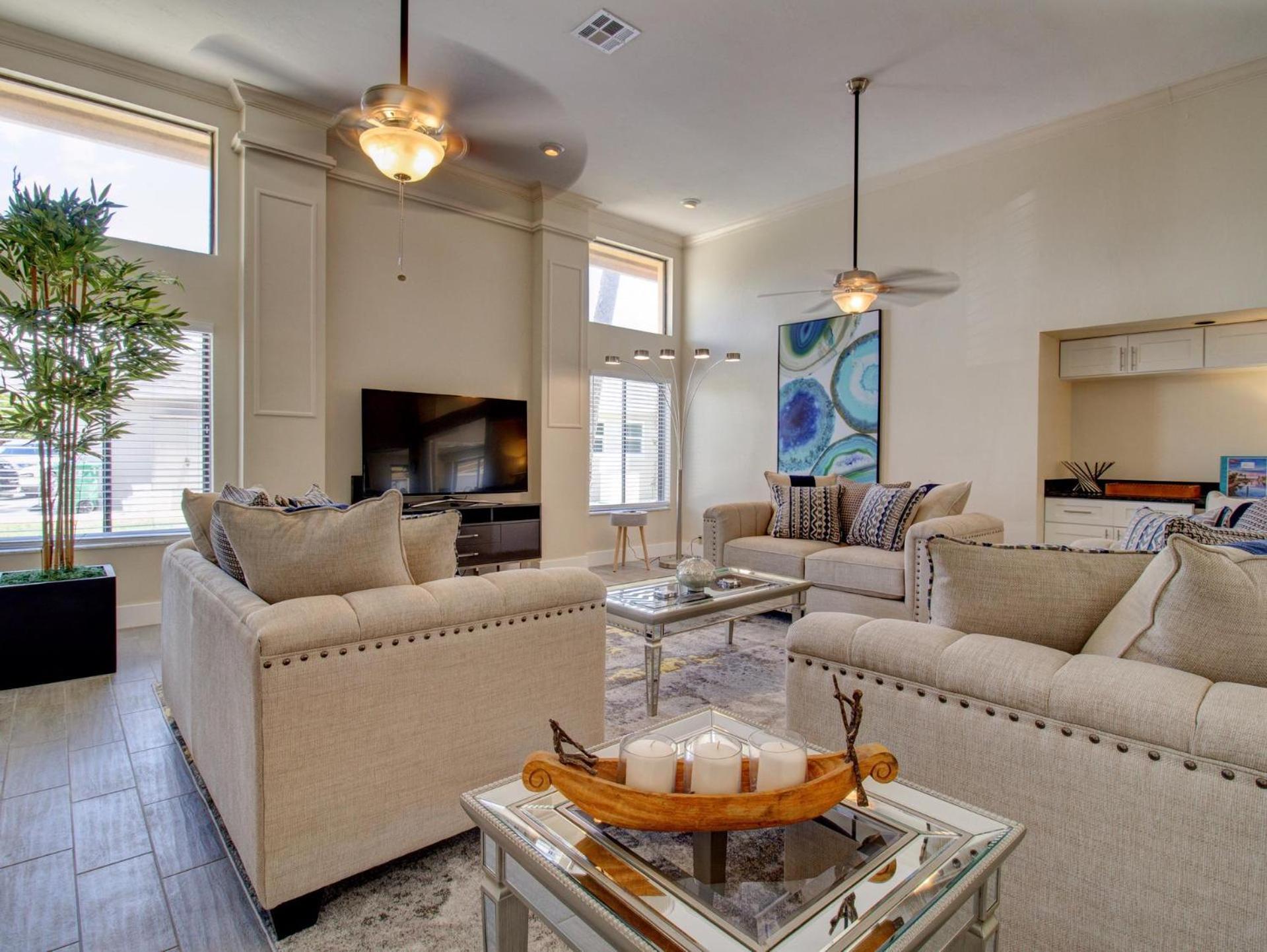 Amazing Pool And Waterfront! view 4