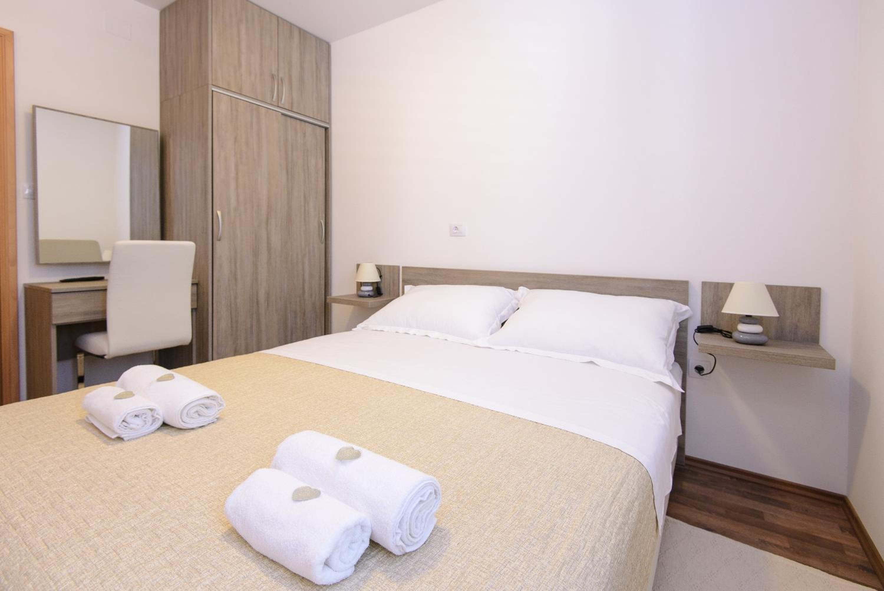 Apartment Violeta 2 with parking
