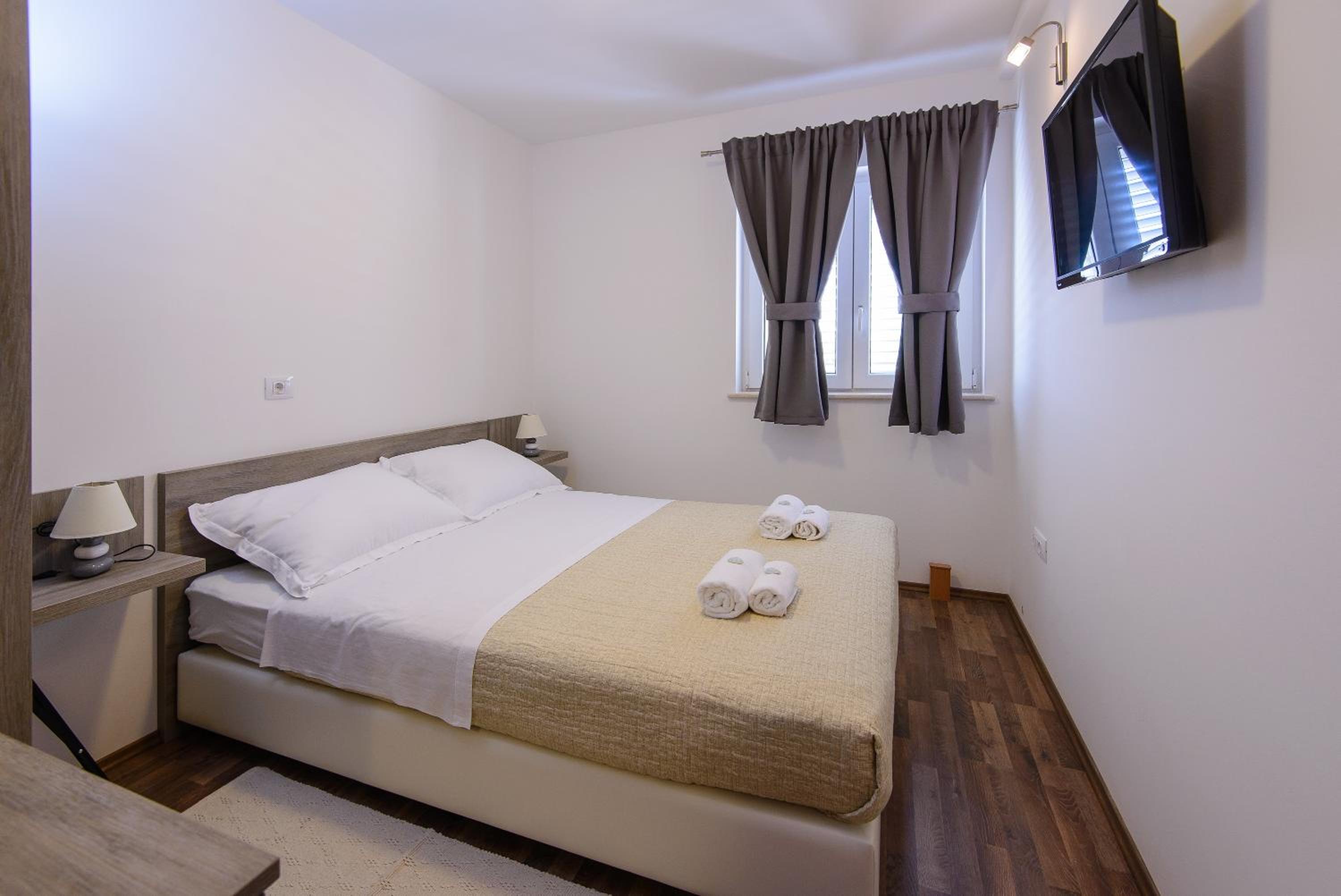 Apartment Violeta 2 with parking