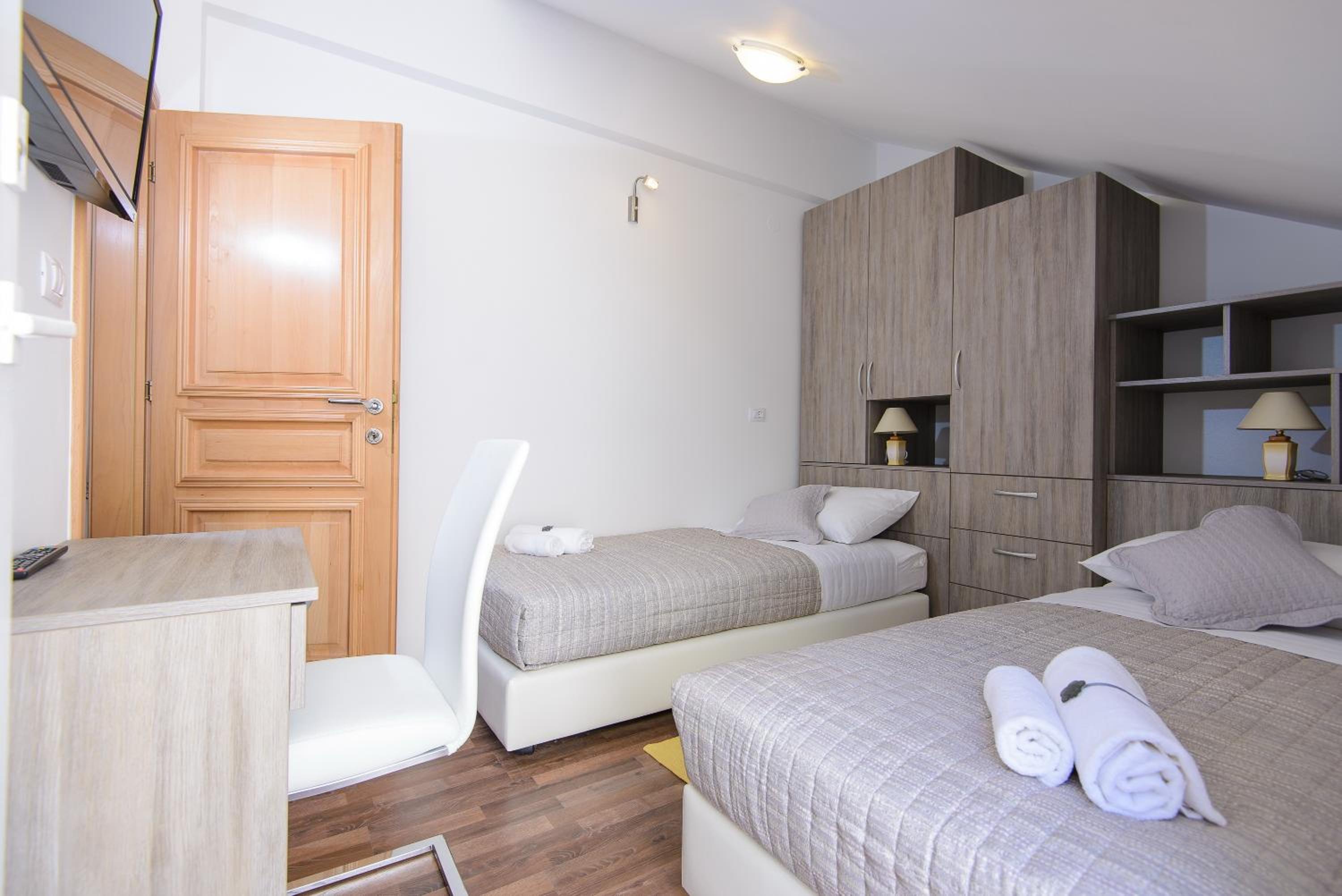Apartment Violeta 2 with parking