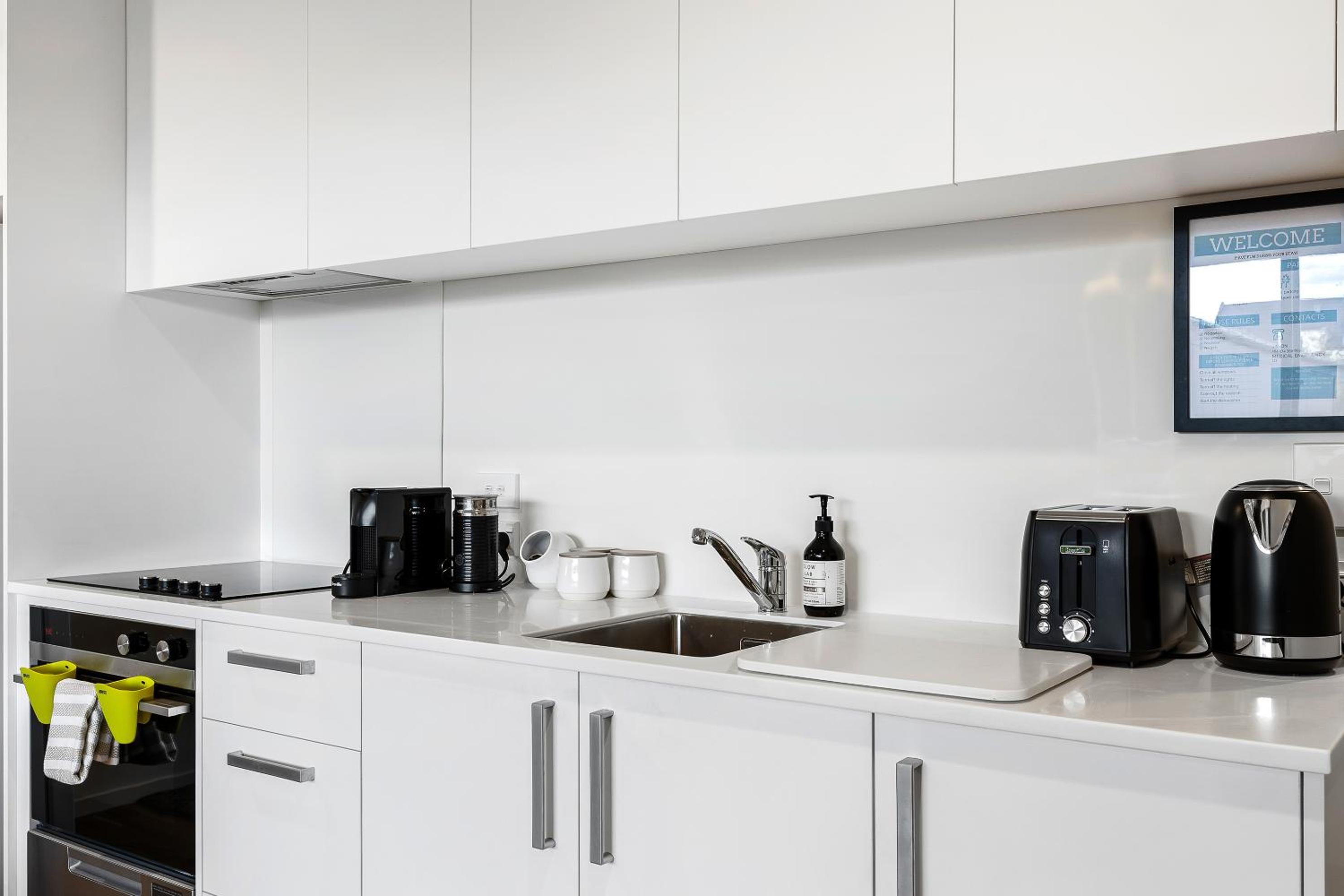 City Escape 1BR Apartment with Free Carpark view 3