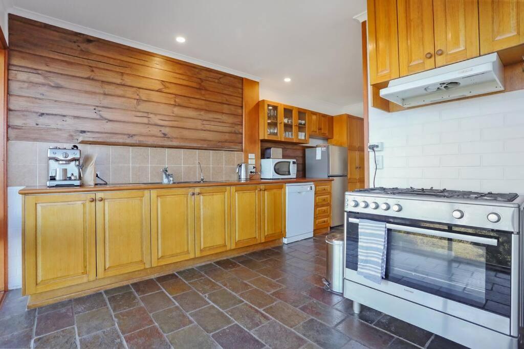 Aqua La Vista - 4 Bedroom Pet Friendly House