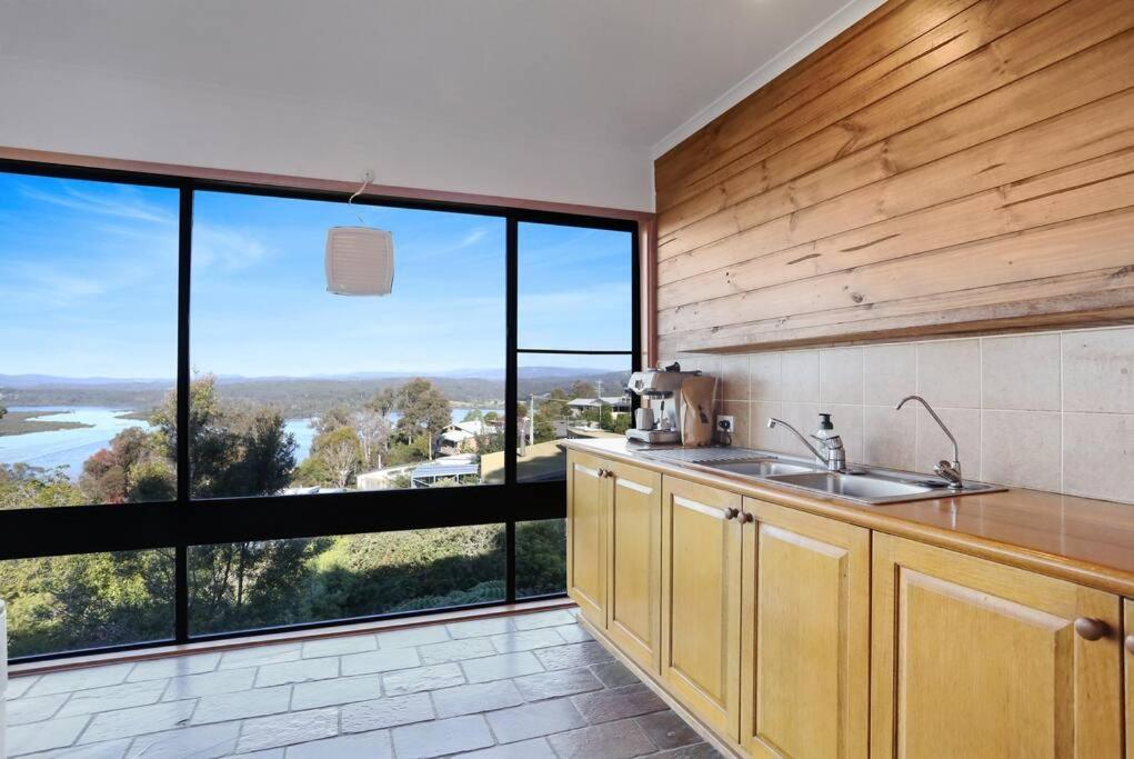 Aqua La Vista - 4 Bedroom Pet Friendly House