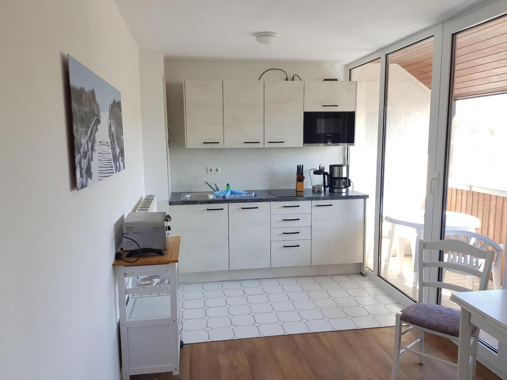 Fewo 18 im Strandhaus Lobbe mit Balkon