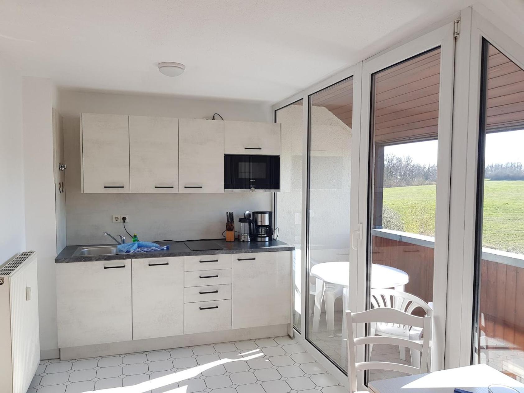 Fewo 18 im Strandhaus Lobbe mit Balkon