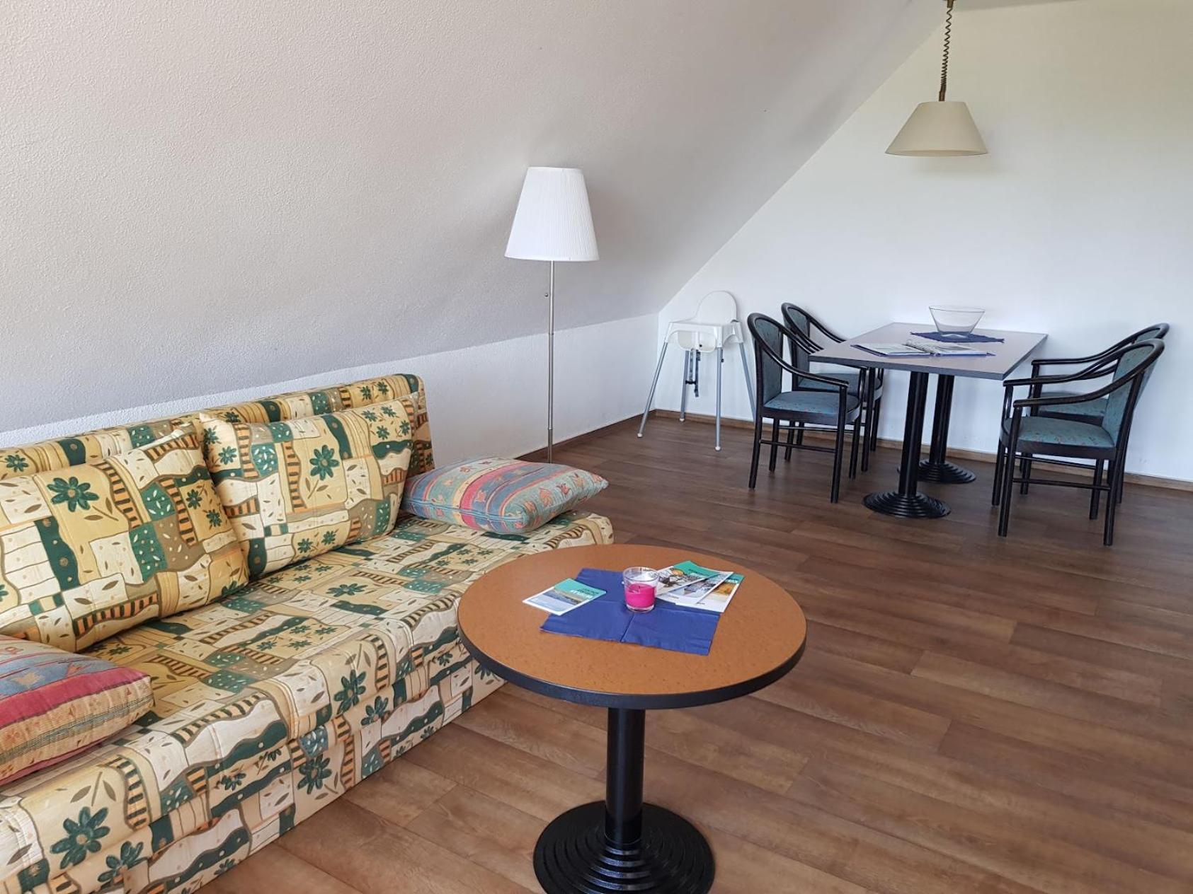Fewo 18 im Strandhaus Lobbe mit Balkon