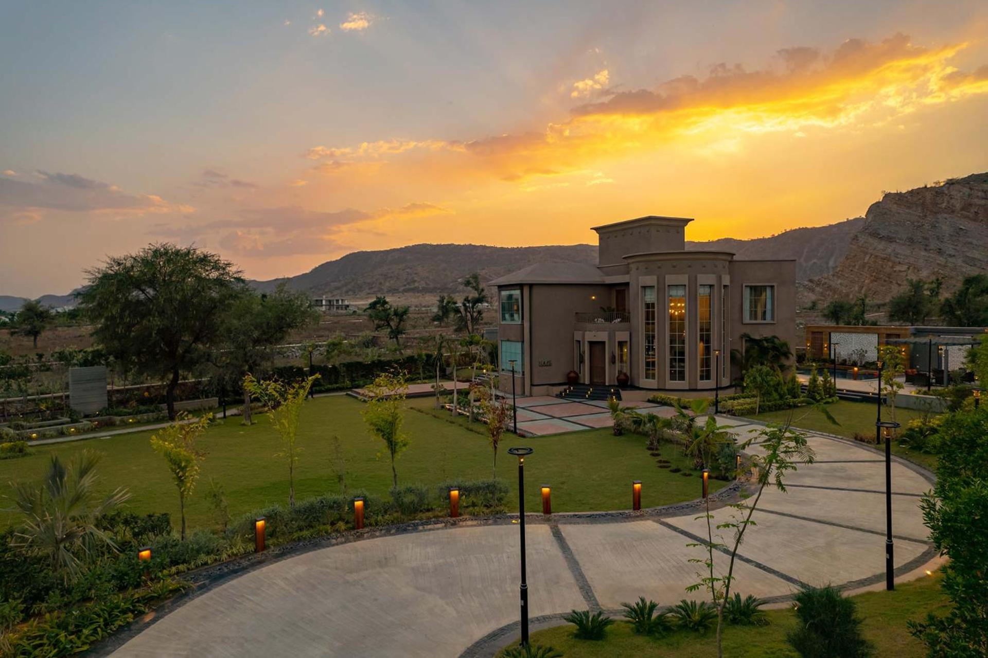 Noah's Ark by StayVista - Jaipur with Private Pool view 3