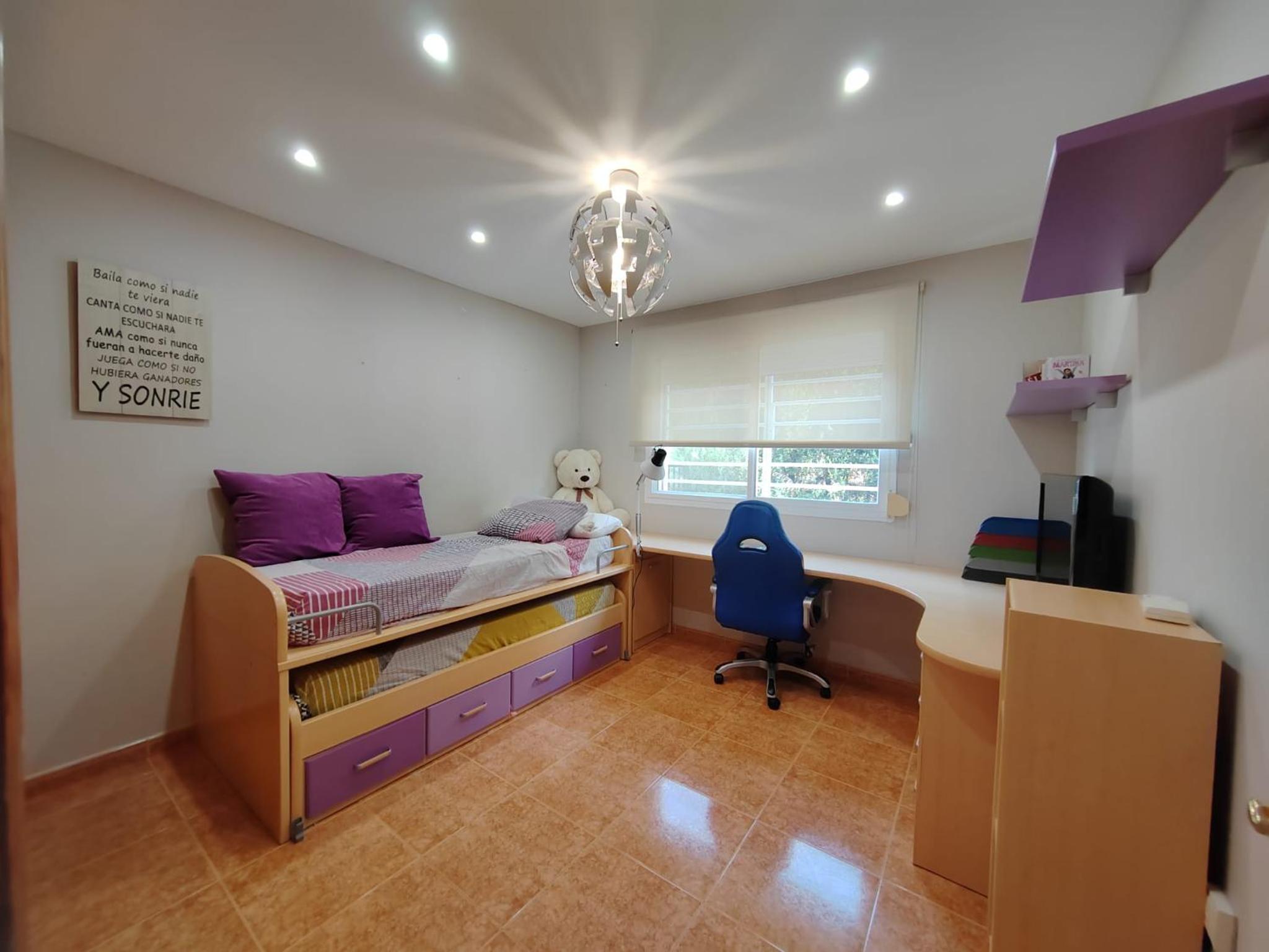 Chalet con piscina en Liria
