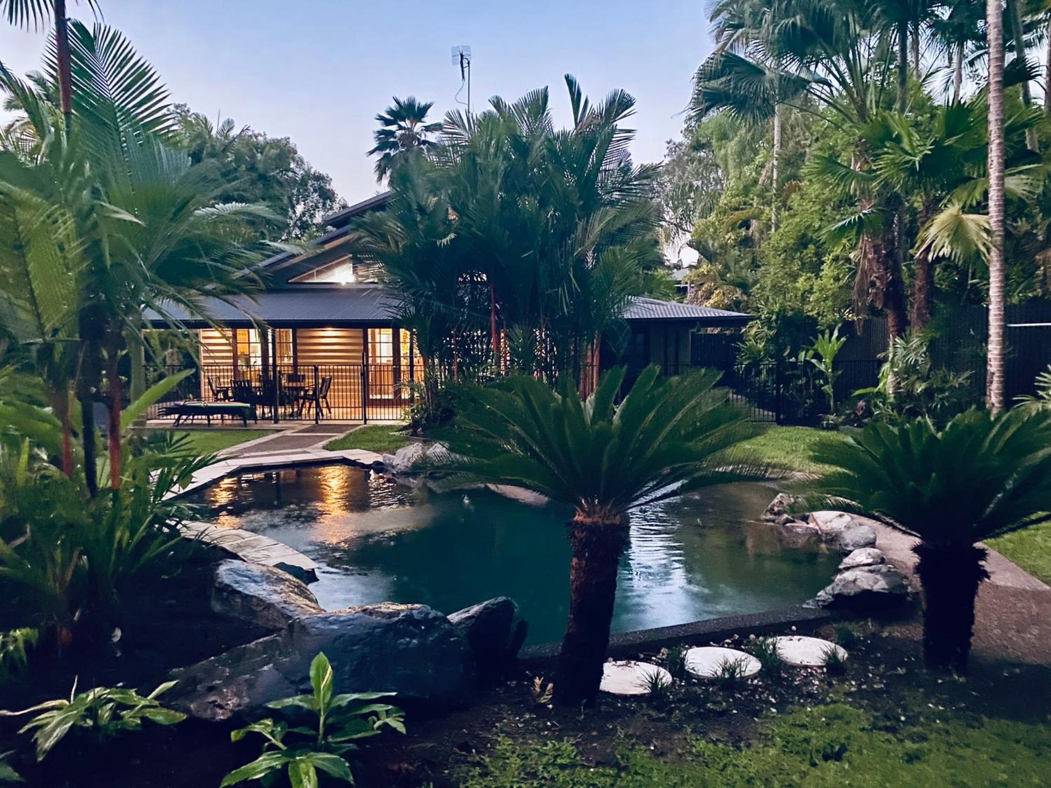 Villa Coral - Tropical Oasis Footsteps to Four Mile Beach