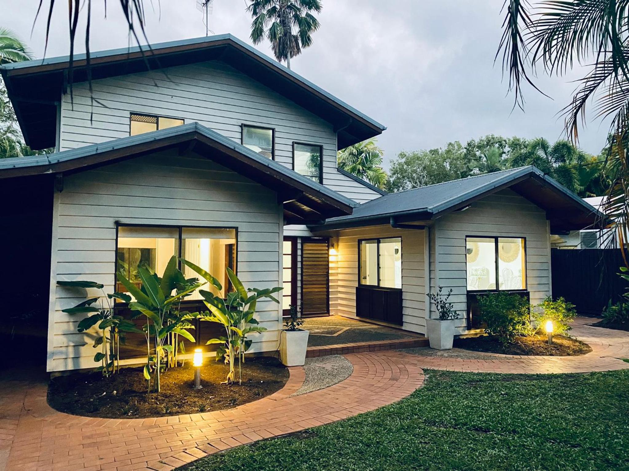 Villa Coral - Tropical Oasis Footsteps to Four Mile Beach