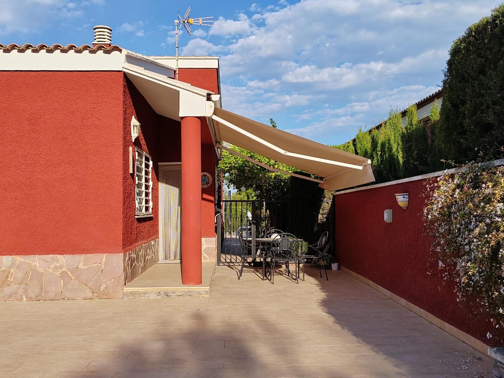 Chalet con piscina en Liria