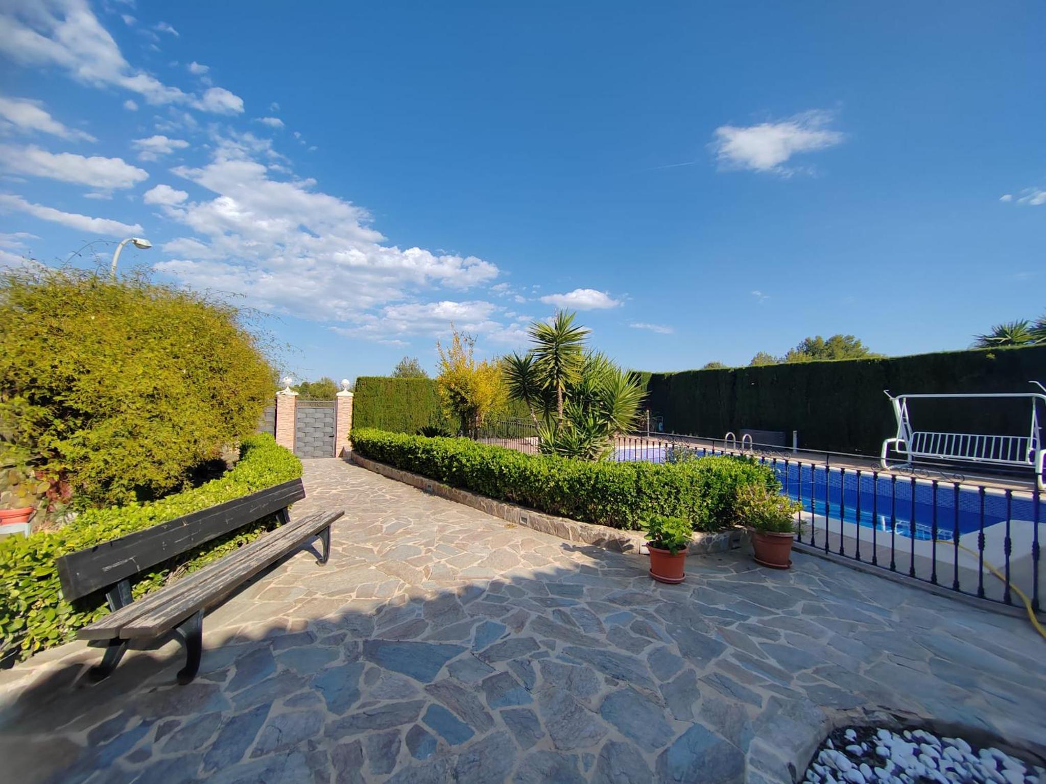 Chalet con piscina en Liria