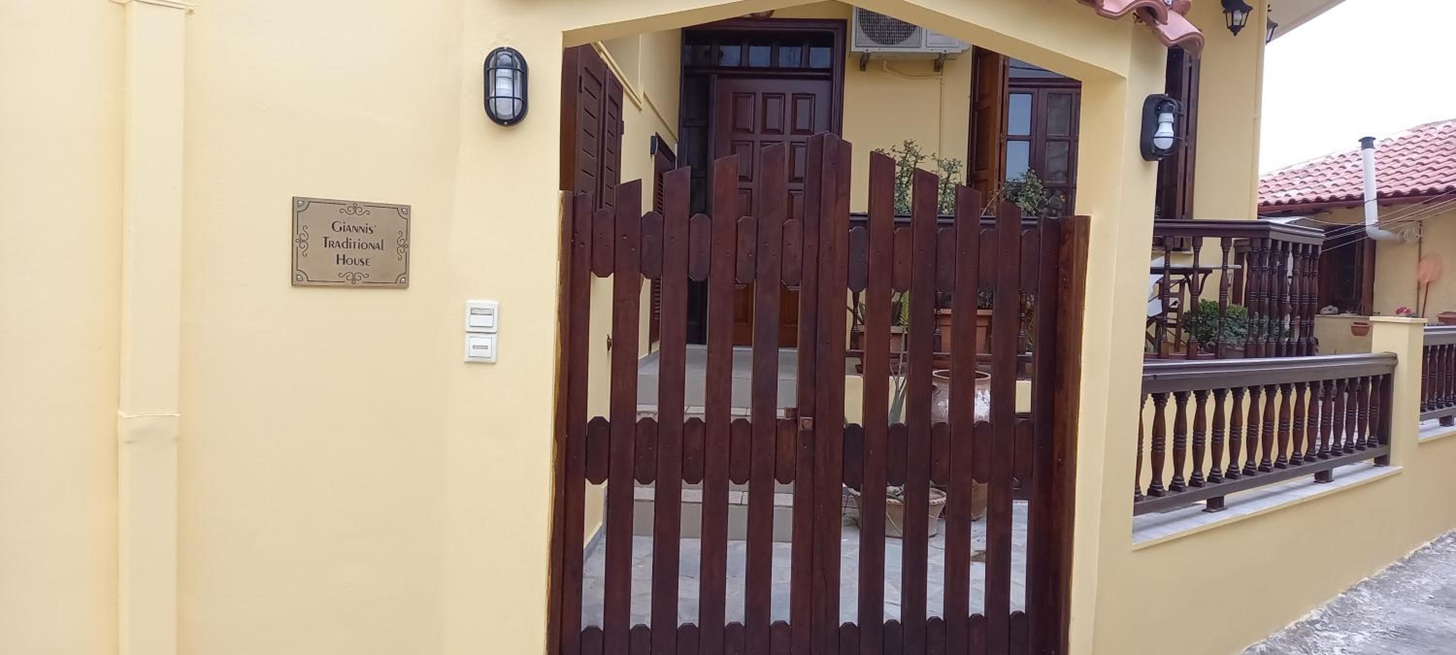 Giannis Traditional House
