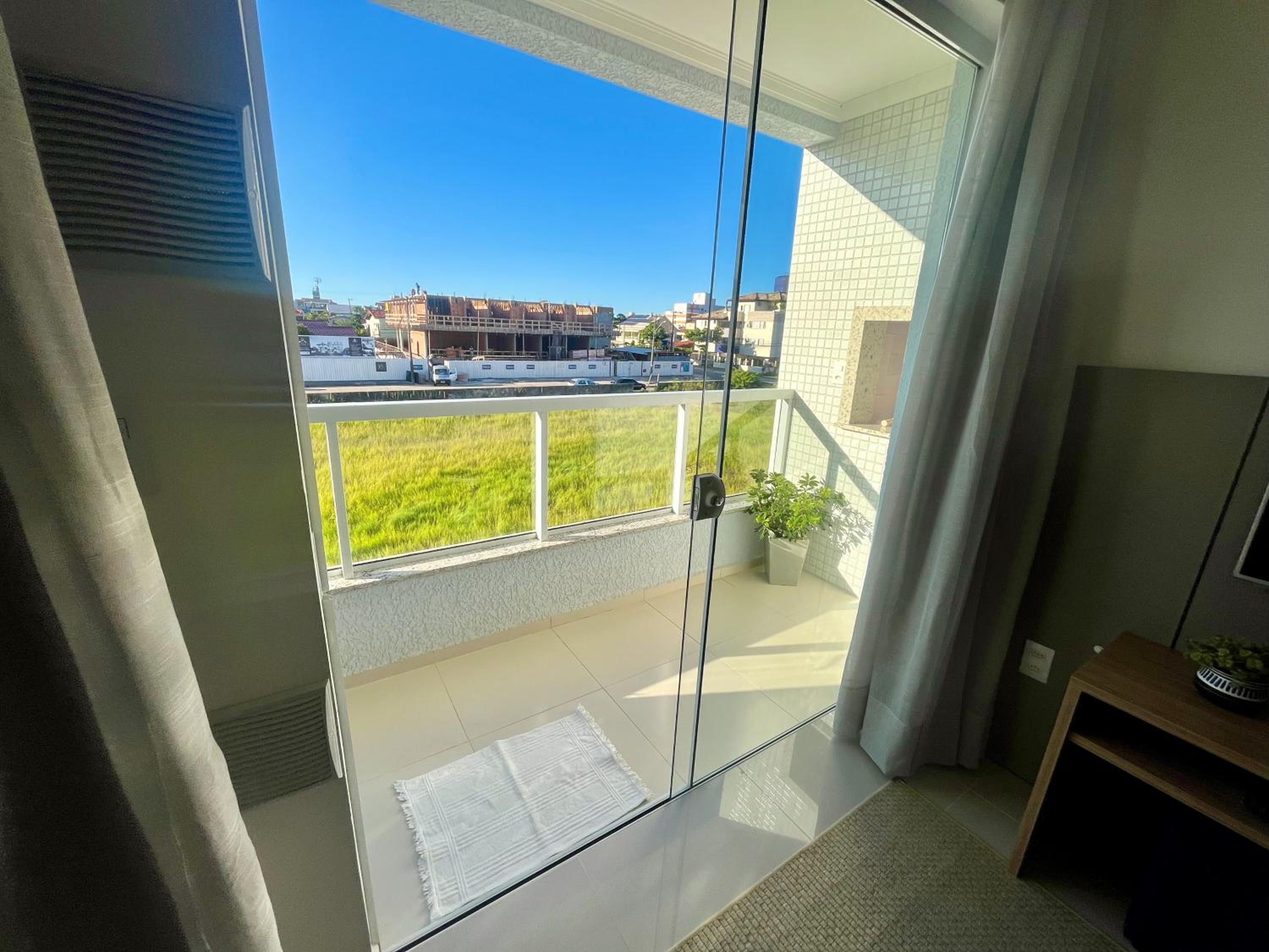 Apto completo a 450m da praia c/ garagem e piscina