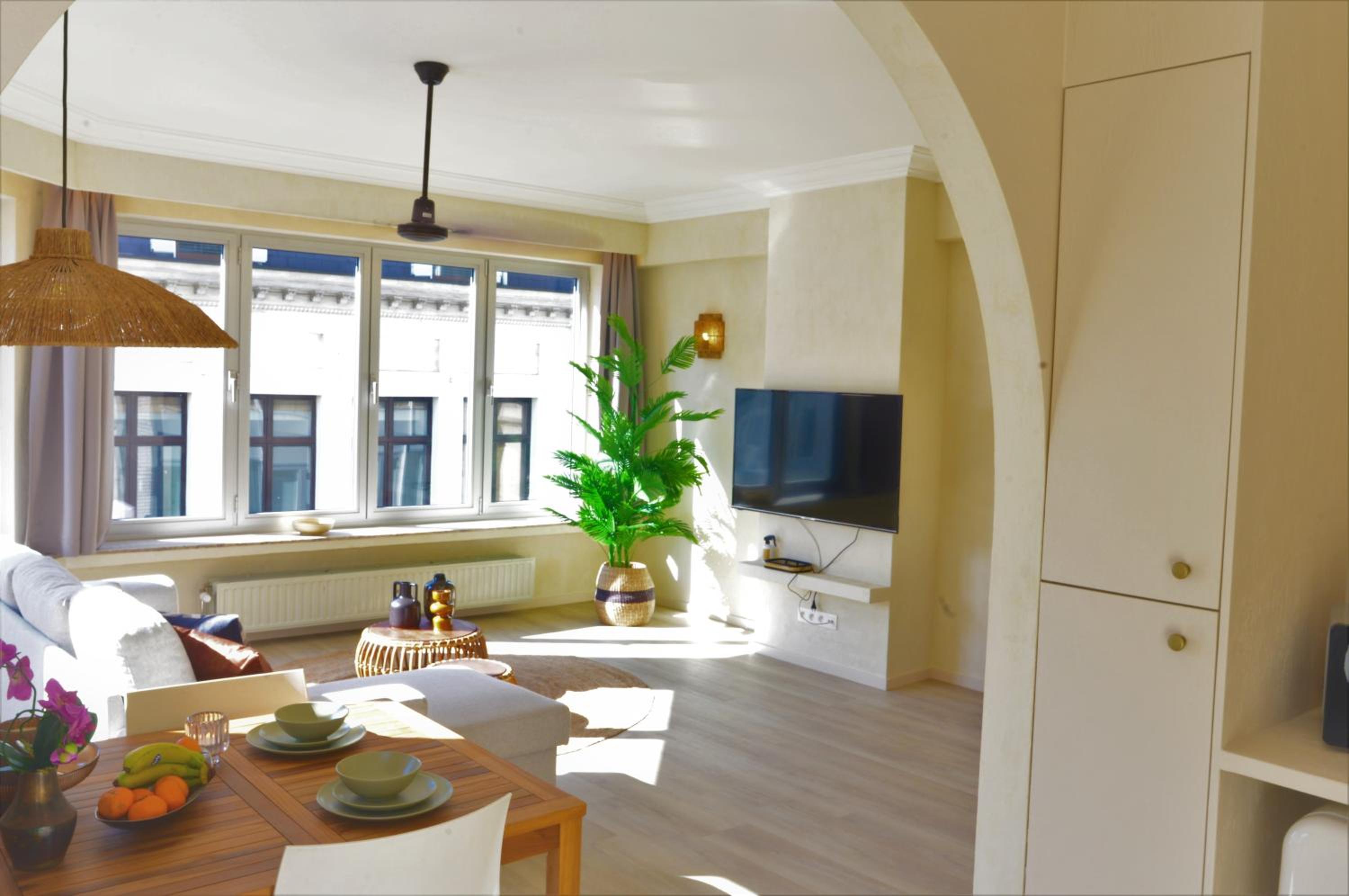 Downtown spacious 2BDR Apartments 2