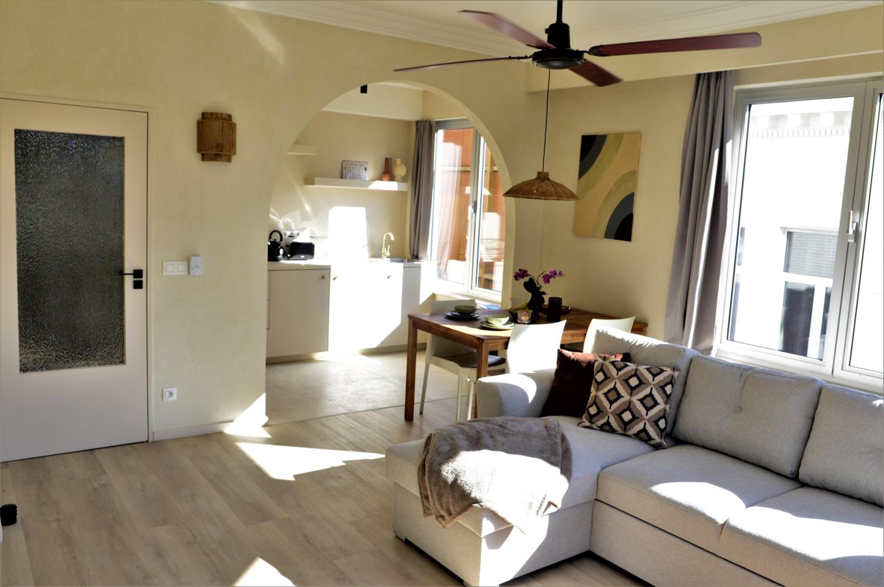 Downtown spacious 2BDR Apartments 2