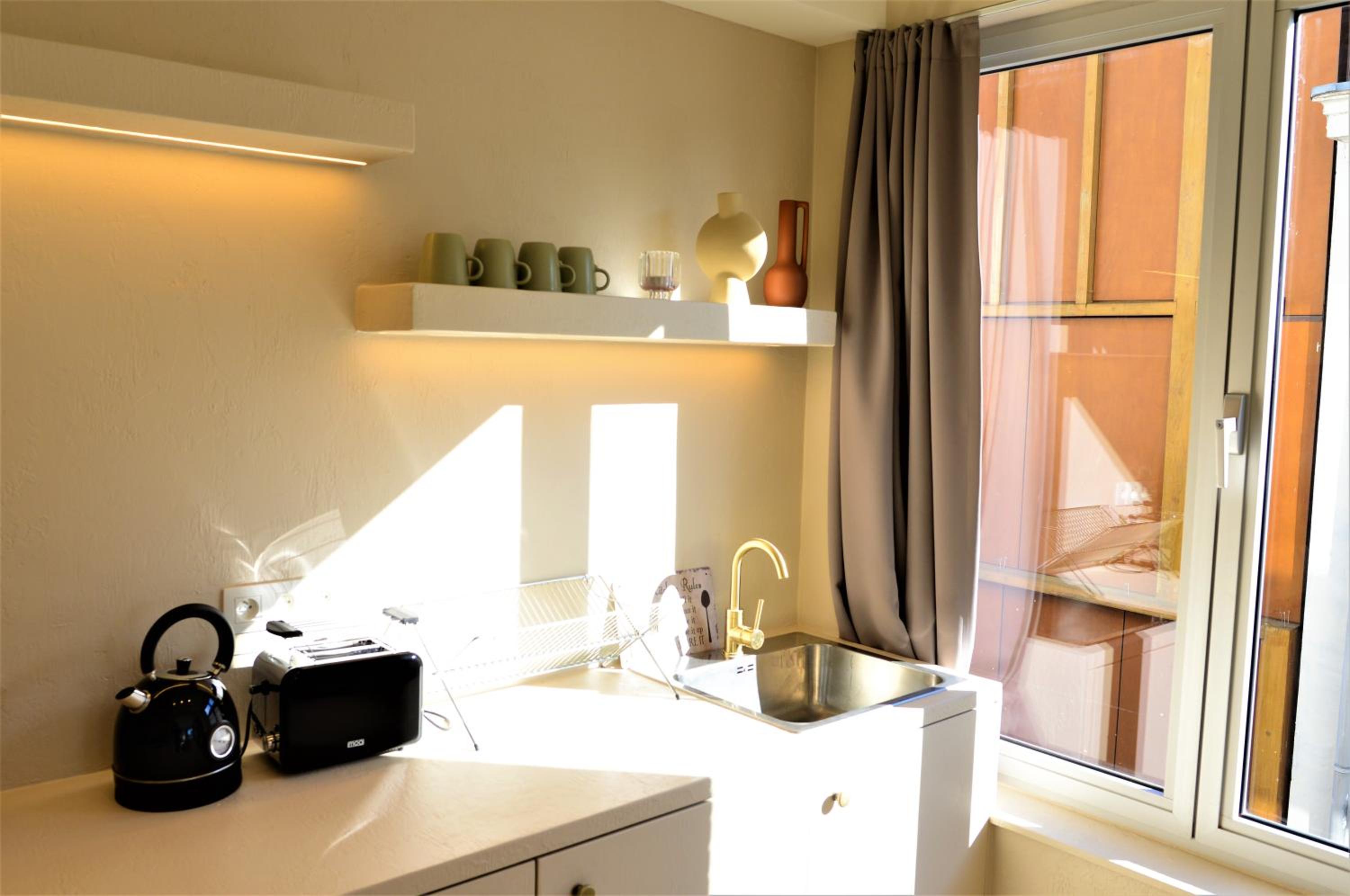 Downtown spacious 2BDR Apartments 2