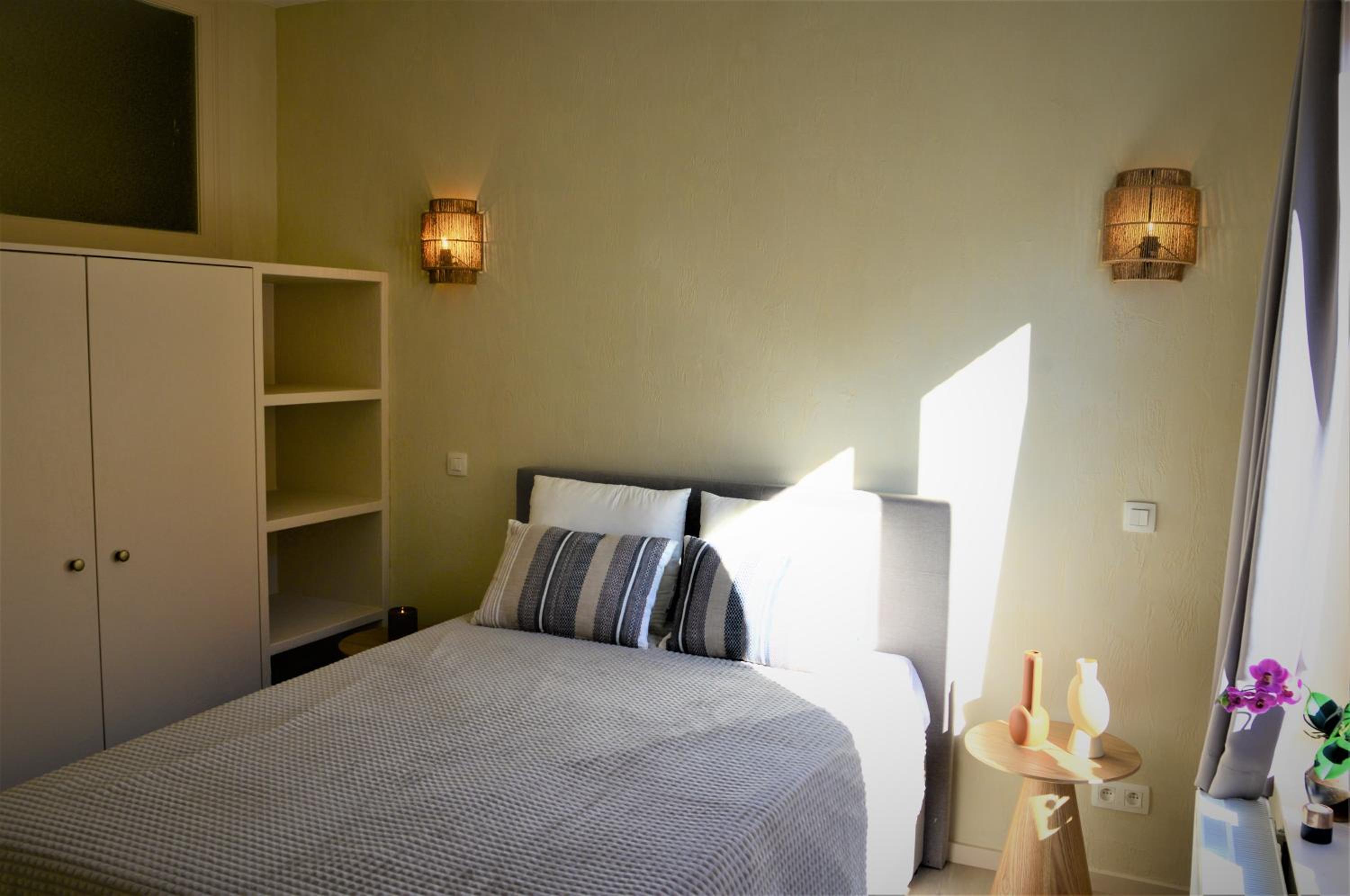 Downtown spacious 2BDR Apartments 2