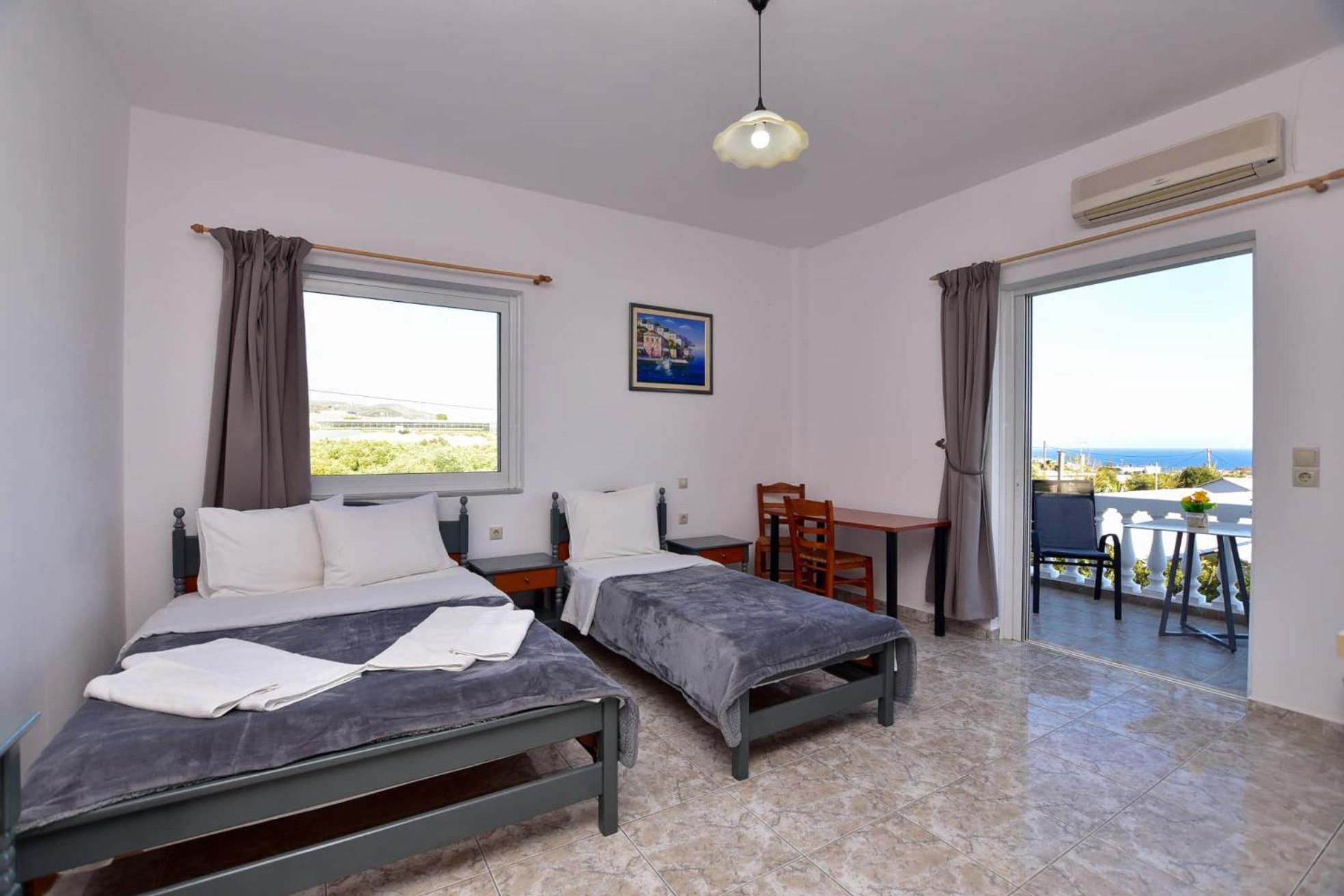 KOYNTOYRA ROOMS view 3