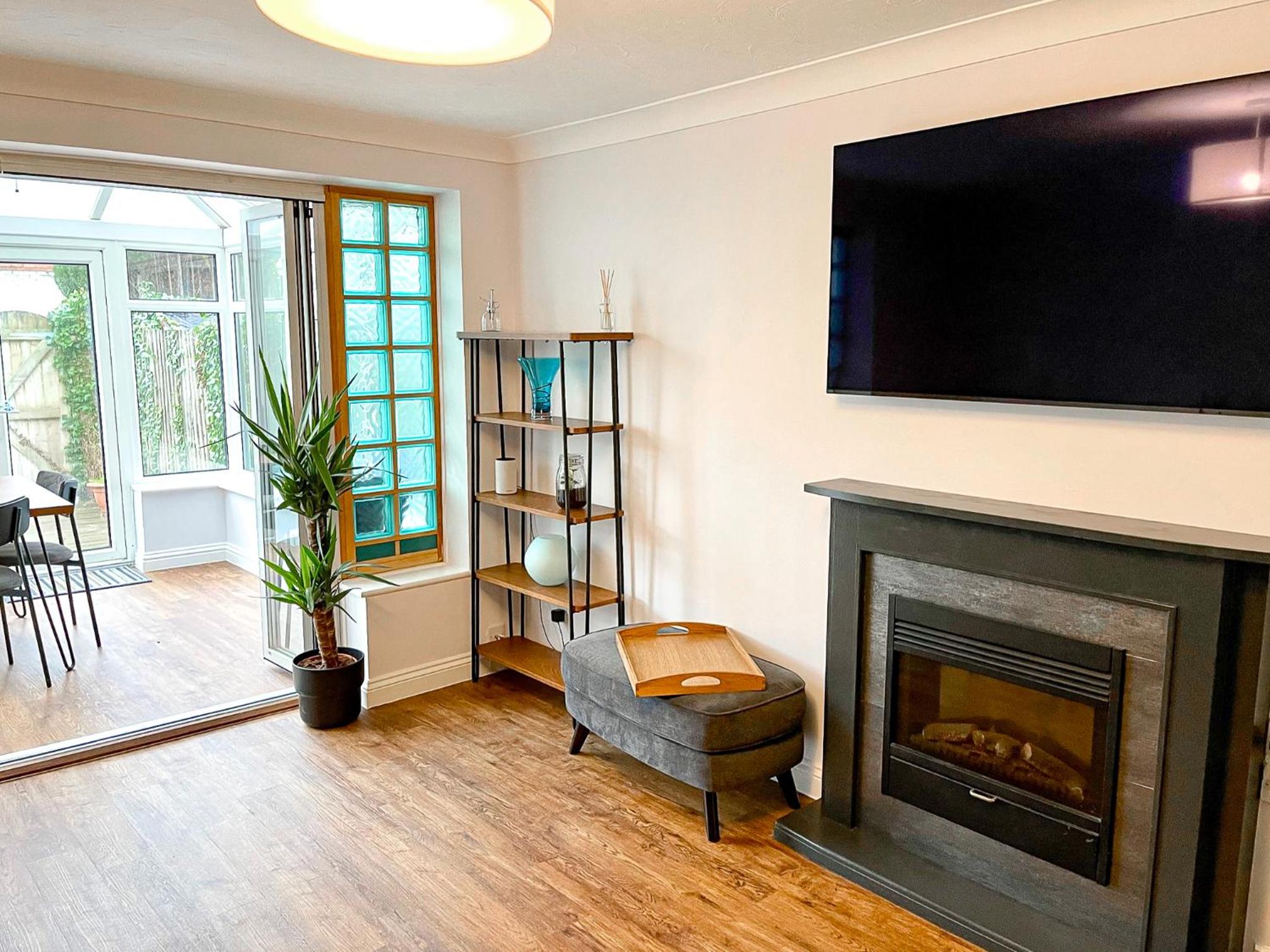 Hydeaway beautiful 3 bedroom house in a great location view 3