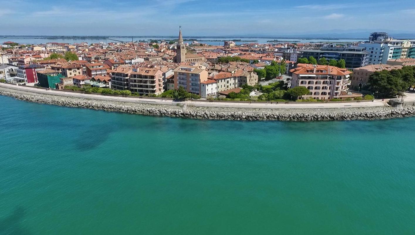 Lounge Del Duca, centralissimo bicamere su due livelli - posto auto a richesta view 2