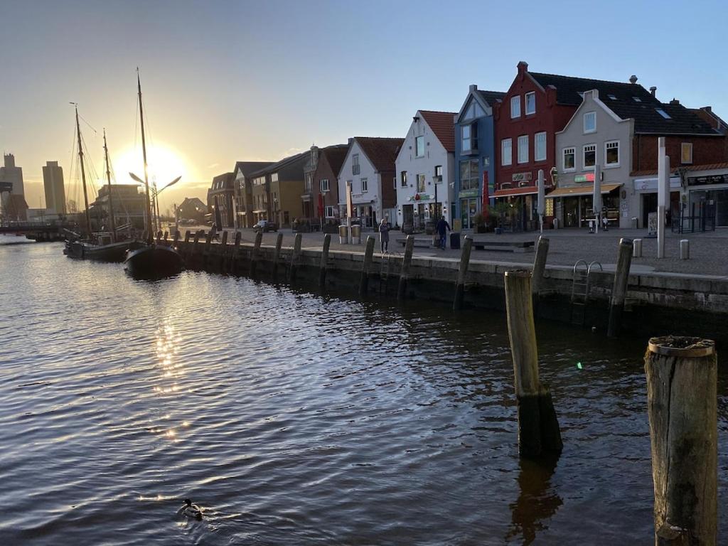 Simmerdeis am Hafen