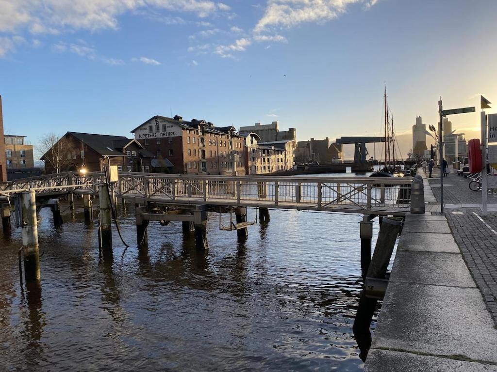 Simmerdeis am Hafen